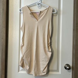 Sleeveless maternity top